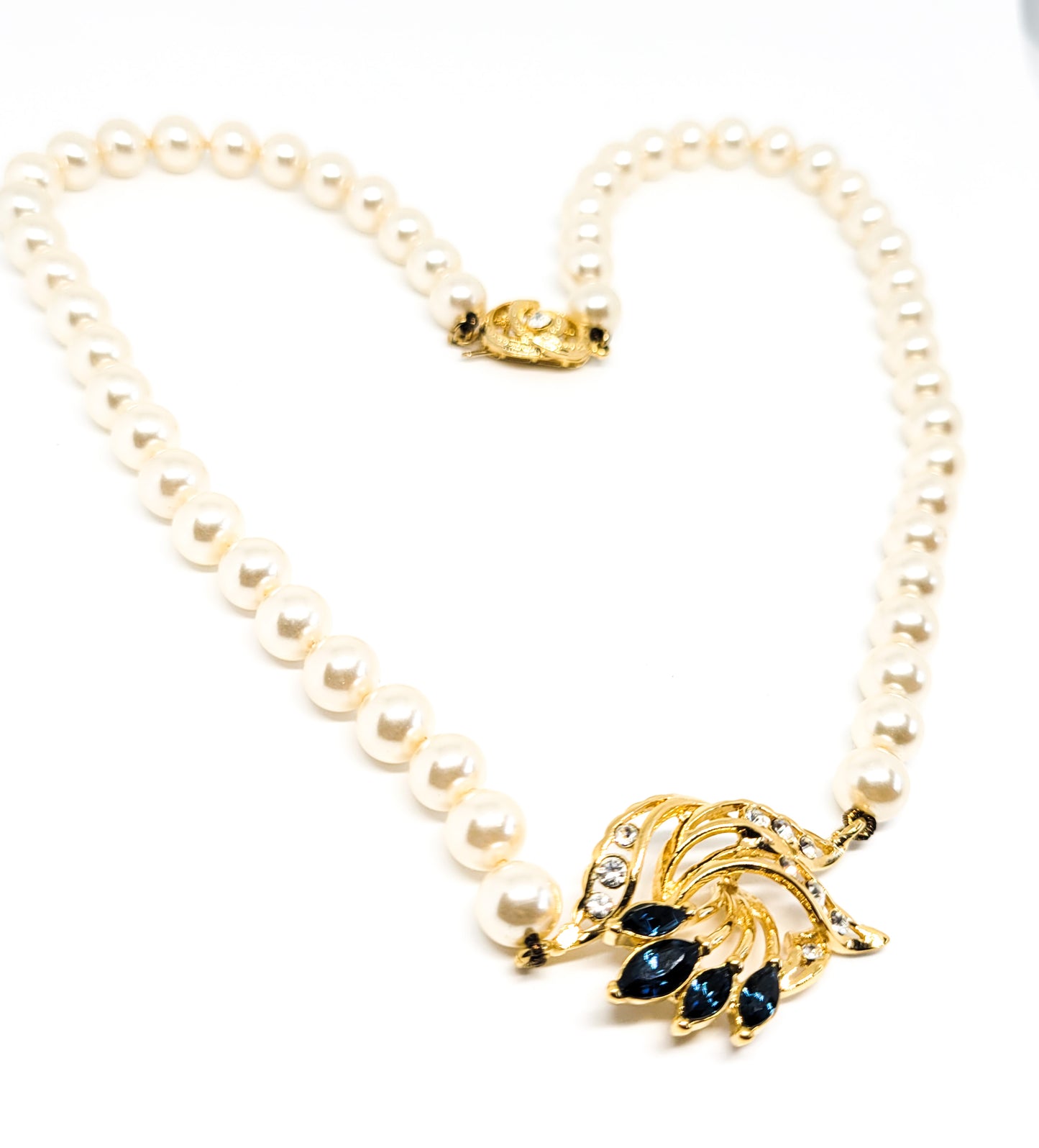 Cultured pearl sapphire blue and clear rhinestone vintage necklace