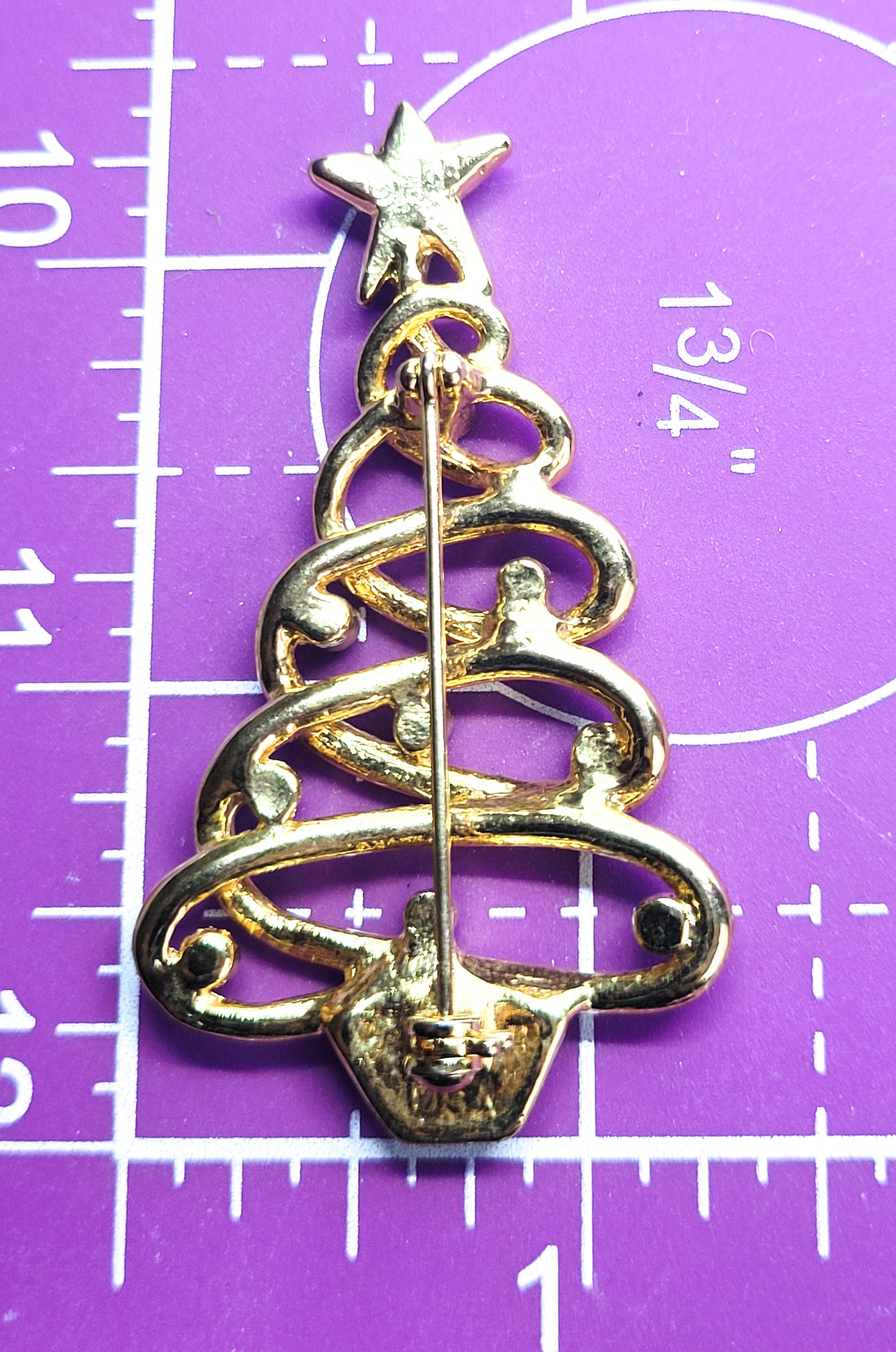 JJ signed Jonette gold toned green rhinestone Christmas tree brooch pin