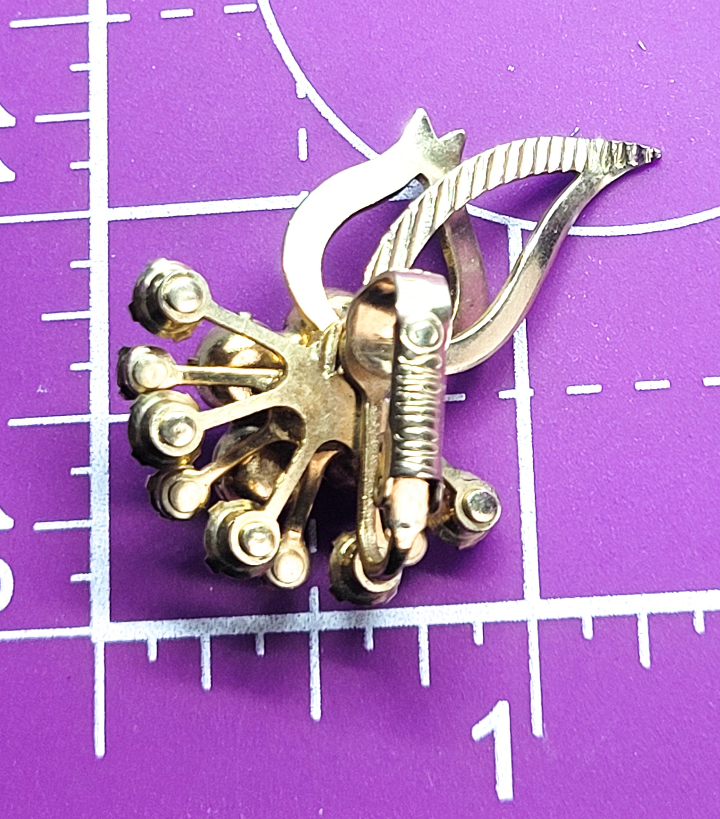 Sarah Coventry jonquil yellow flower vintage climber clip on earrings signed