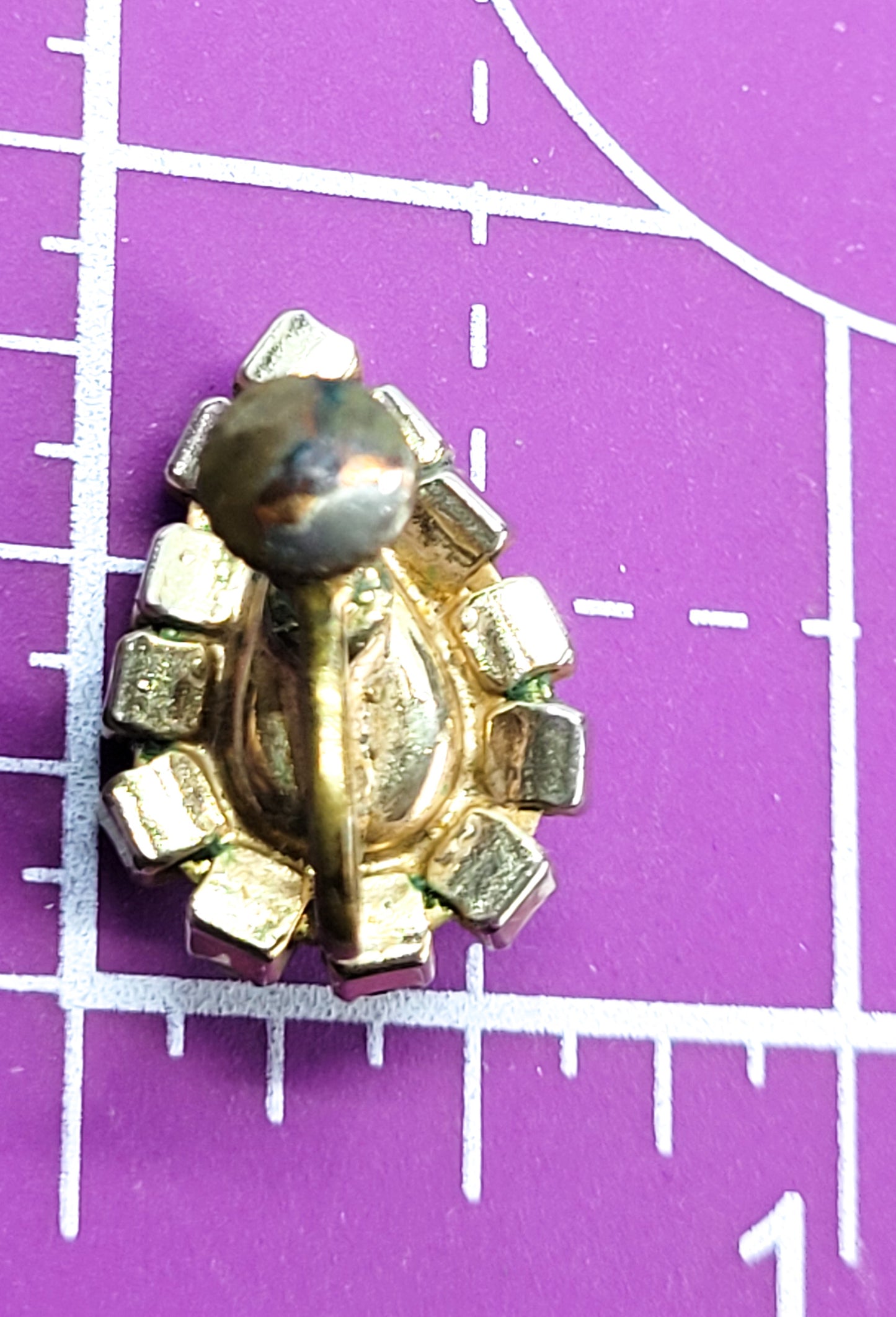 Peridot green pear shaped cats eye vintage screw back earrings green milk glass