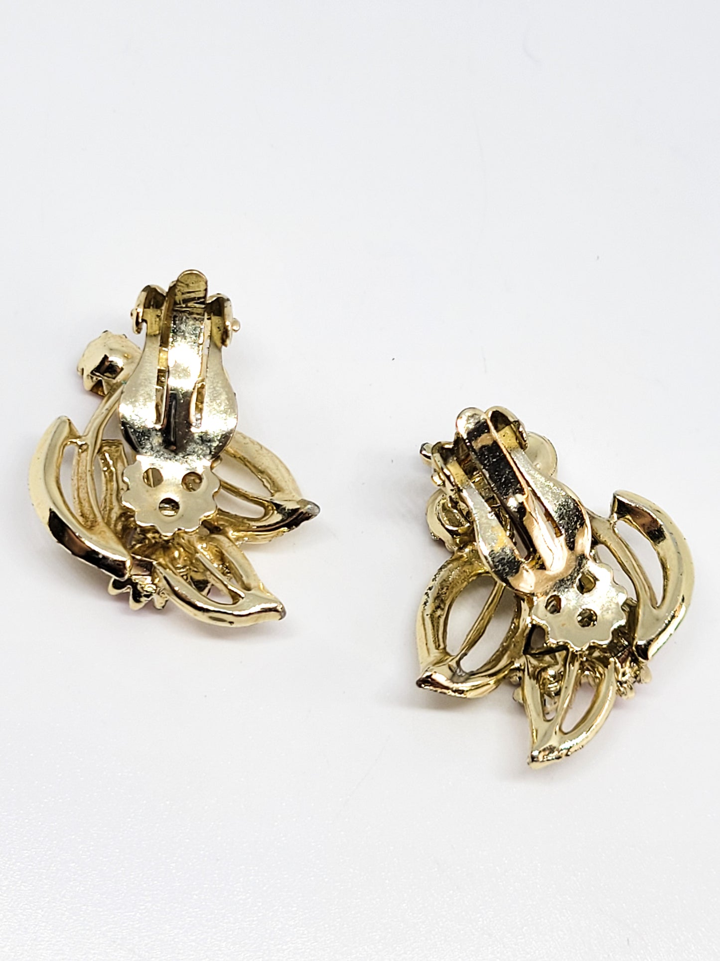 Baby pink rhinestone flower gold toned vintage clip on earrings mid century
