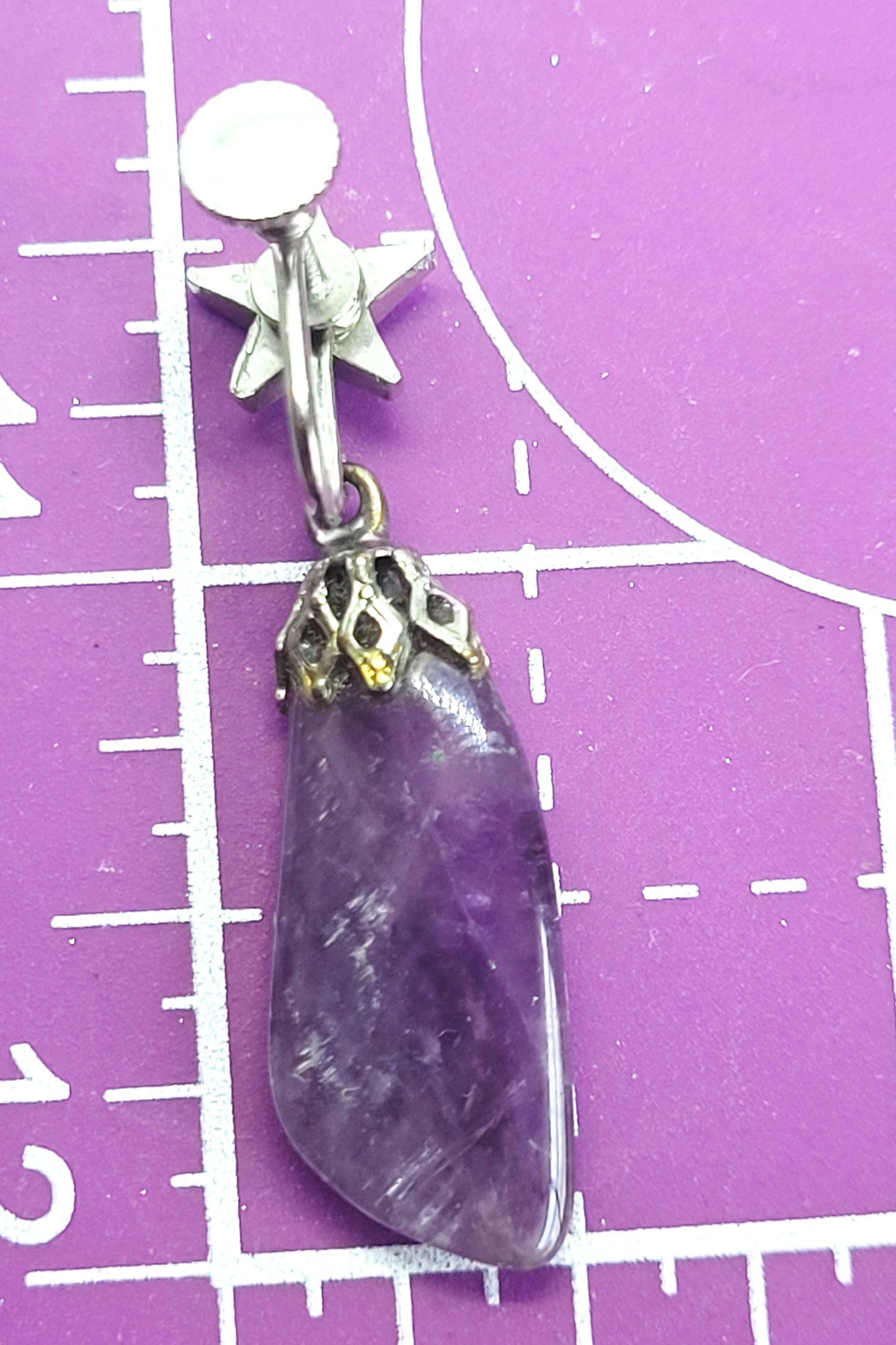 Tumbled amethyst purple gemstone silver toned vintage star screw back earrings