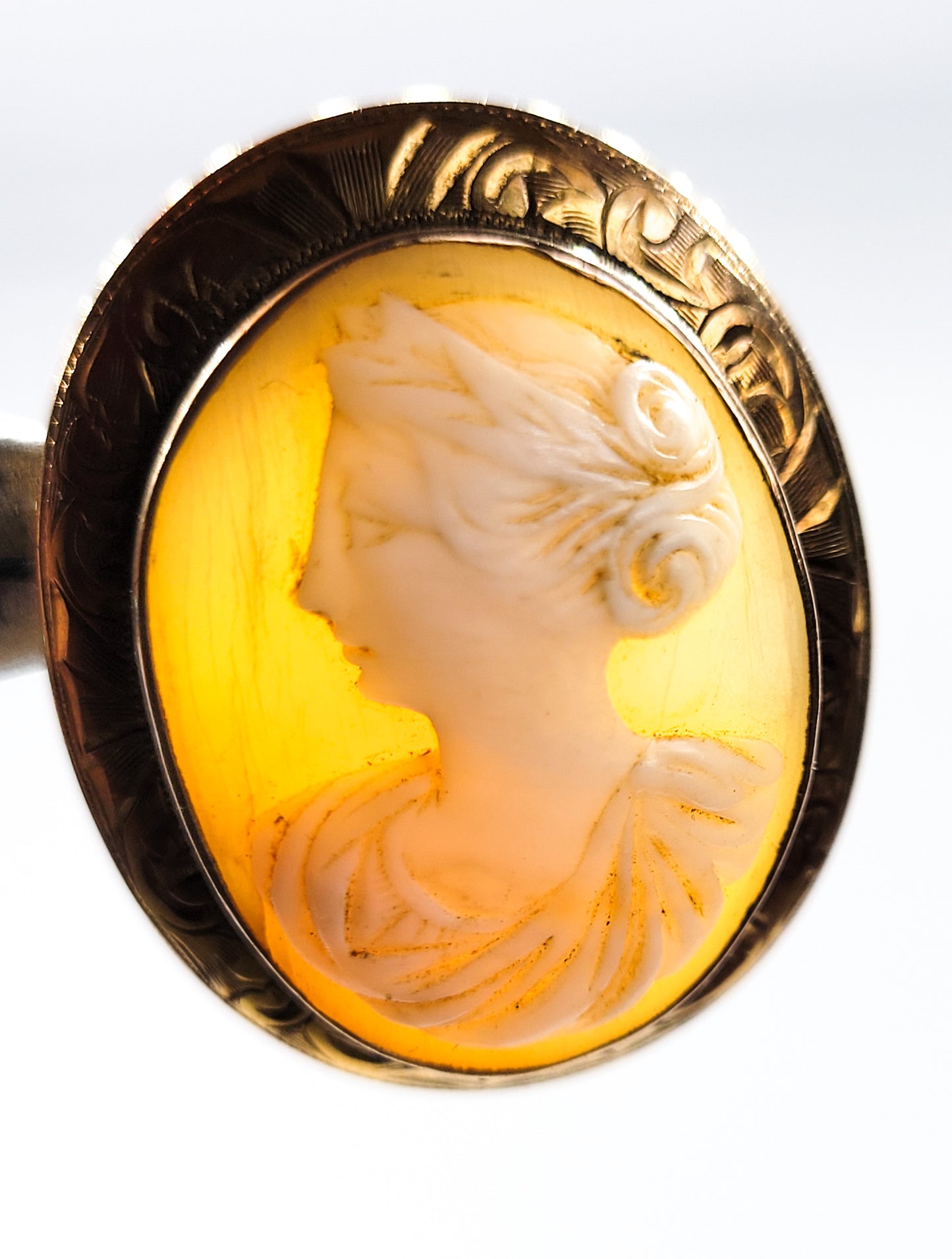 Carnelian shell carved left facing female cameo 10k yellow gold vintage brooch 9.4g