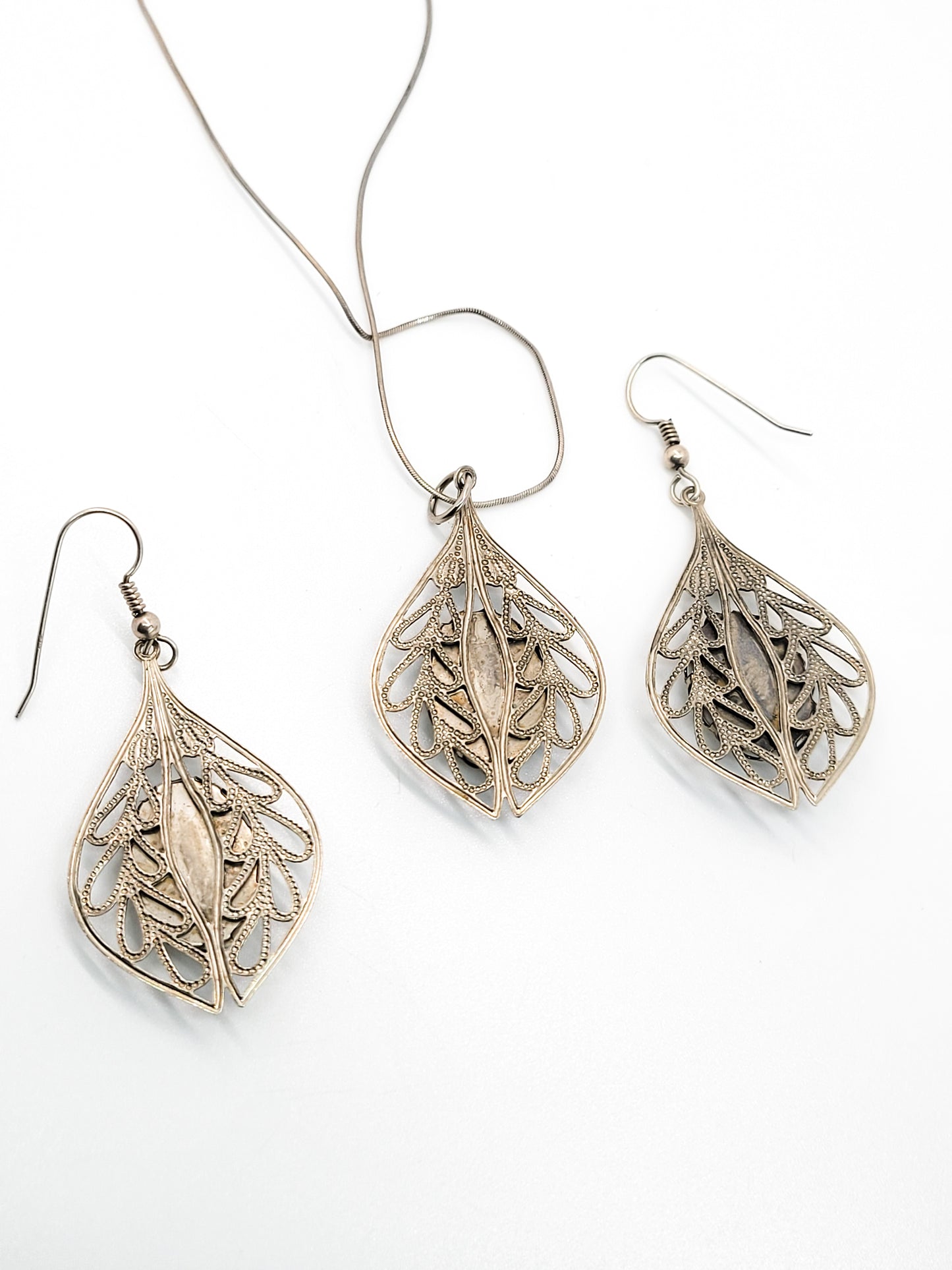 Filigree stamped sterling silver and white shell MOP vintage necklace and earrings set 925