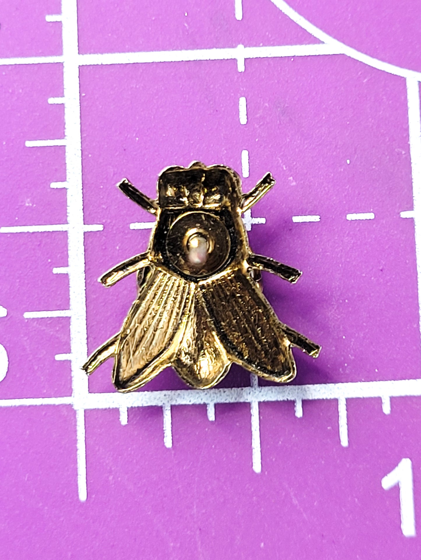 Fly golden insect molded pink wave glass vintage tie tack pin figural brooch