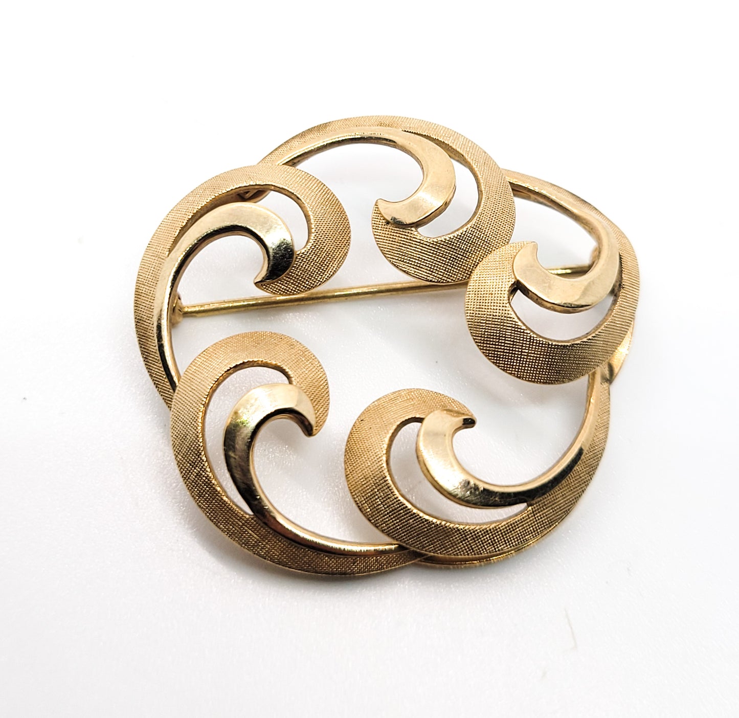A and Z chain company vintage signed open work 12kt gold filled retro brooch