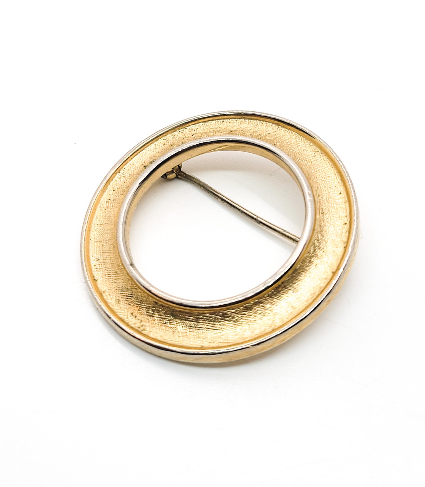 Crown Trifari signed gold toned vintage infinity retro circle brooch