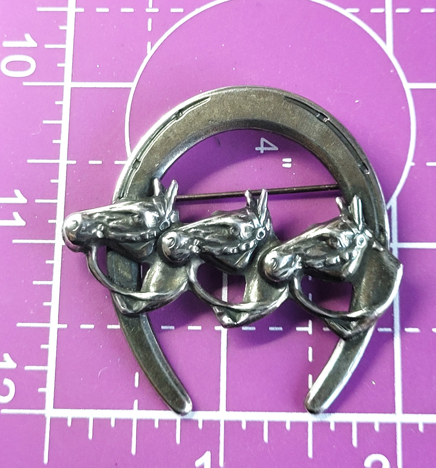 Equestrian triple horse bridle silver toned vintage horseshoe brooch pin
