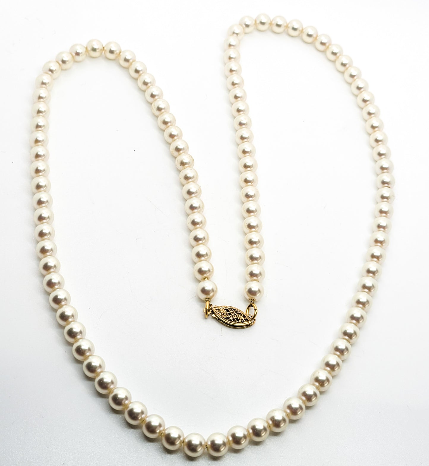 White 6mm faux pearl vintage necklace with sterling silver clasp mounted on chain