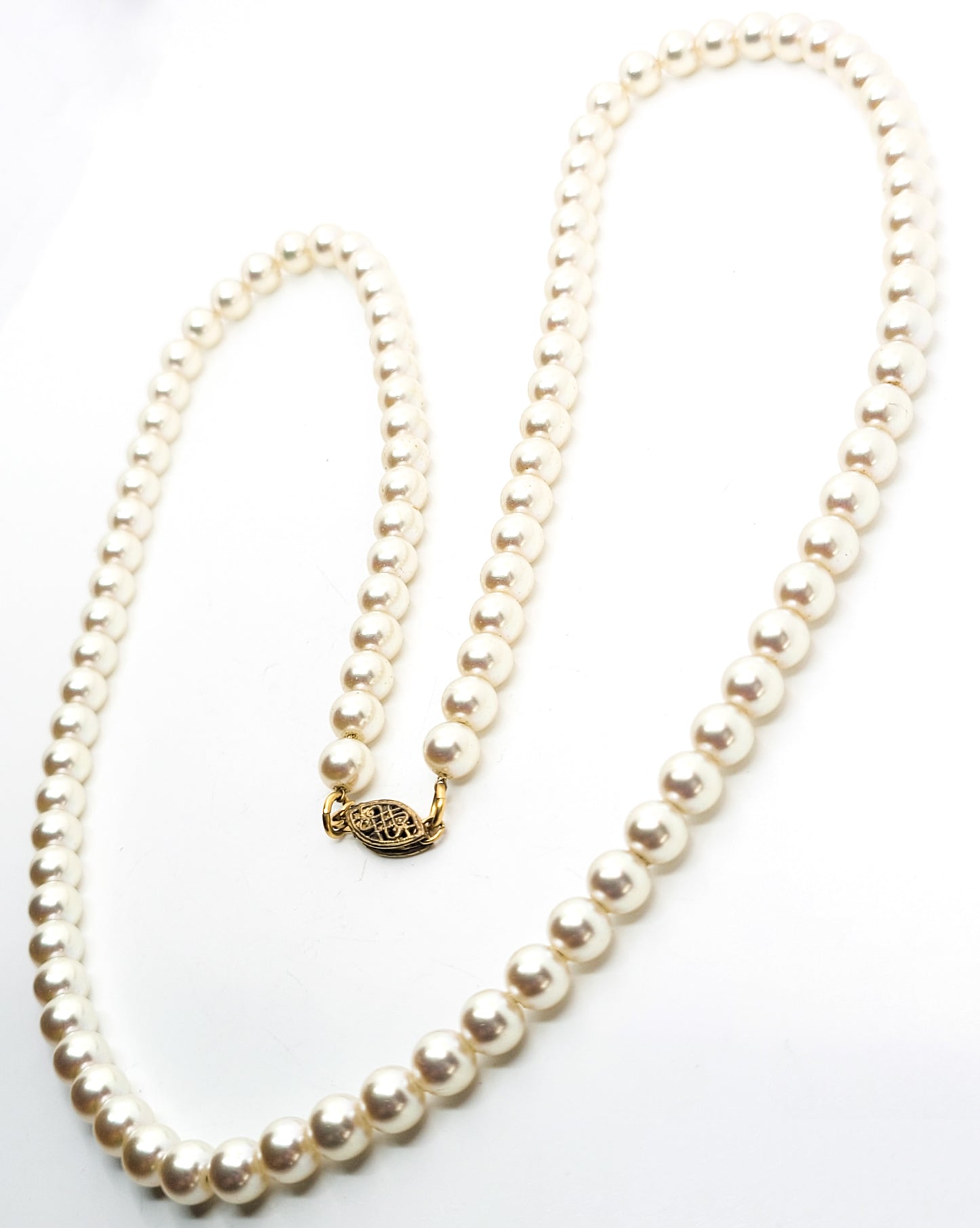 White 6mm faux pearl vintage necklace with sterling silver clasp mounted on chain