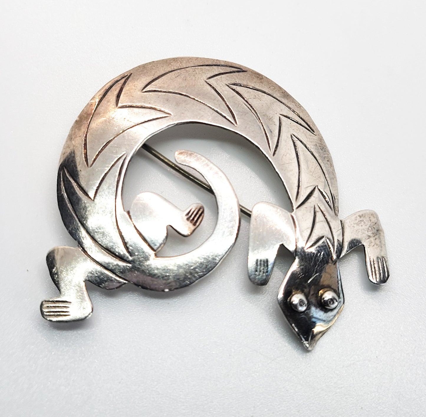 Lizard etched figural sterling silver artisan reptile vintage brooch