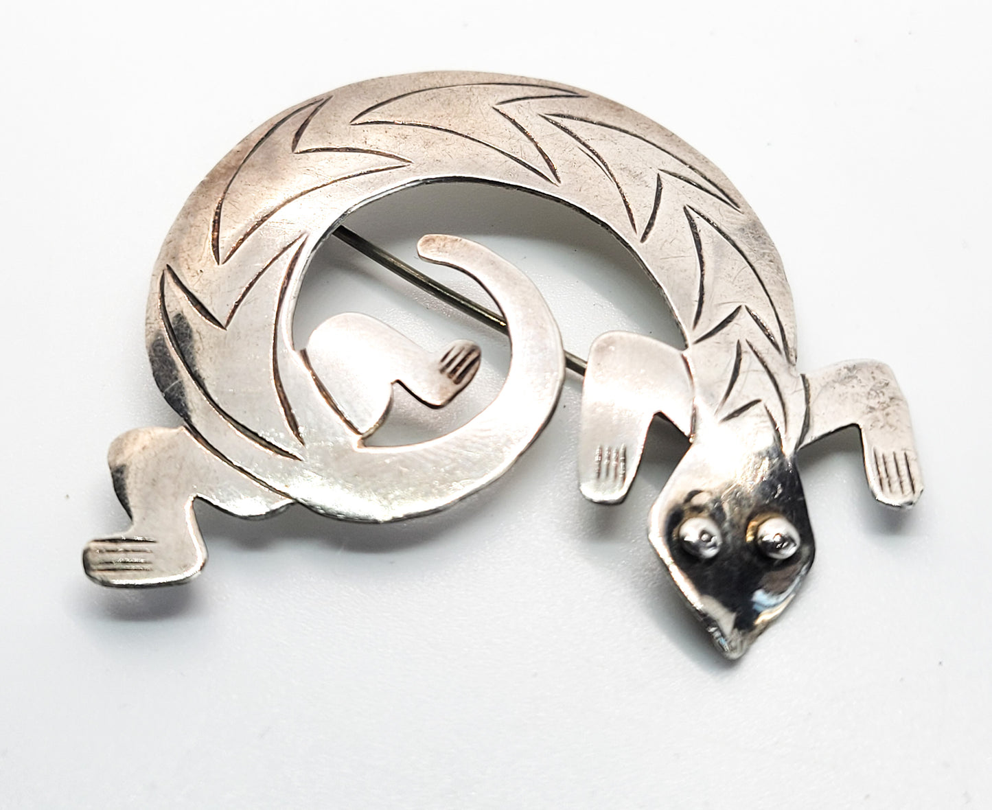 Lizard etched figural sterling silver artisan reptile vintage brooch