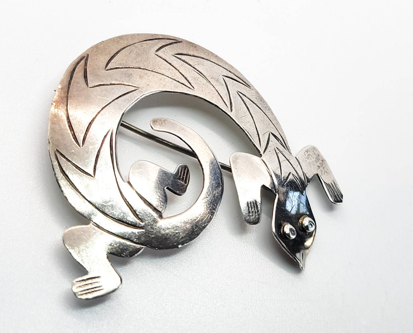 Lizard etched figural sterling silver artisan reptile vintage brooch