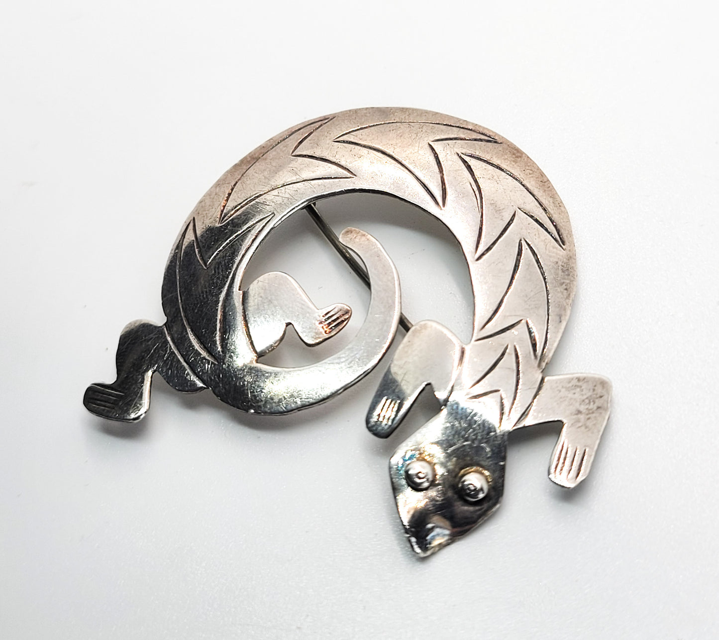 Lizard etched figural sterling silver artisan reptile vintage brooch