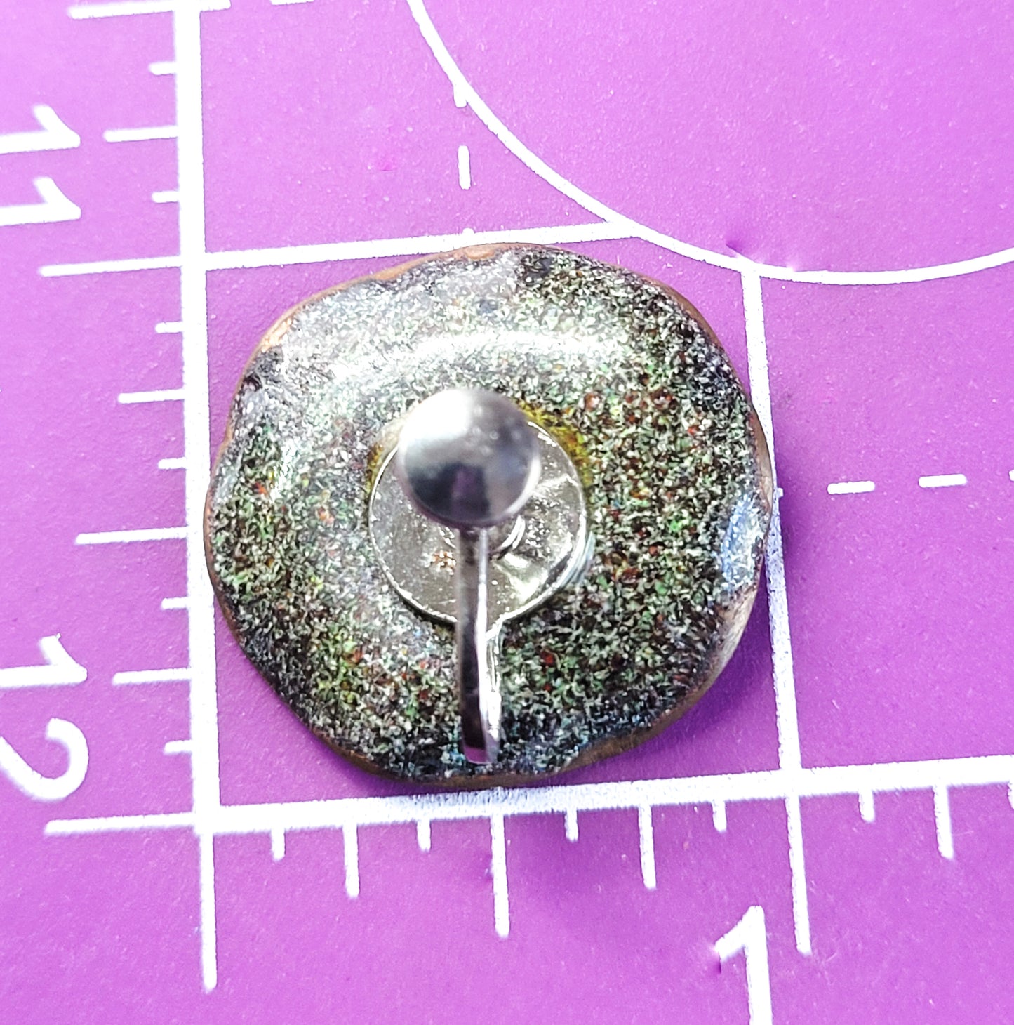 Retro Red Enamel over copper Artisan white flower vintage screw back earrings