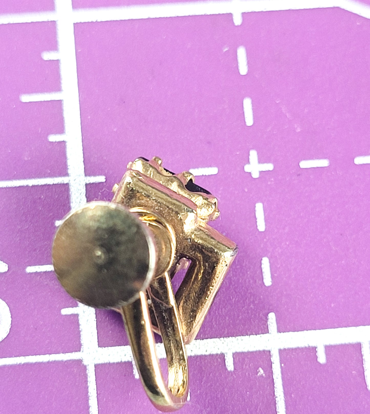 Purple princess cut clear rhinestone gold toned vintage screw back earrings