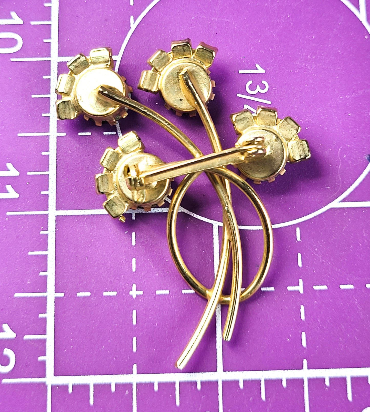 Aurora Borealis rainbow rhinestone chaton gold toned vintage brooch