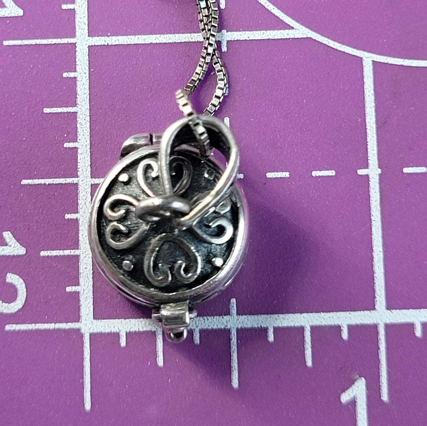 Heart filigree tribal balinese open hinged sterling silver round prayer box necklace