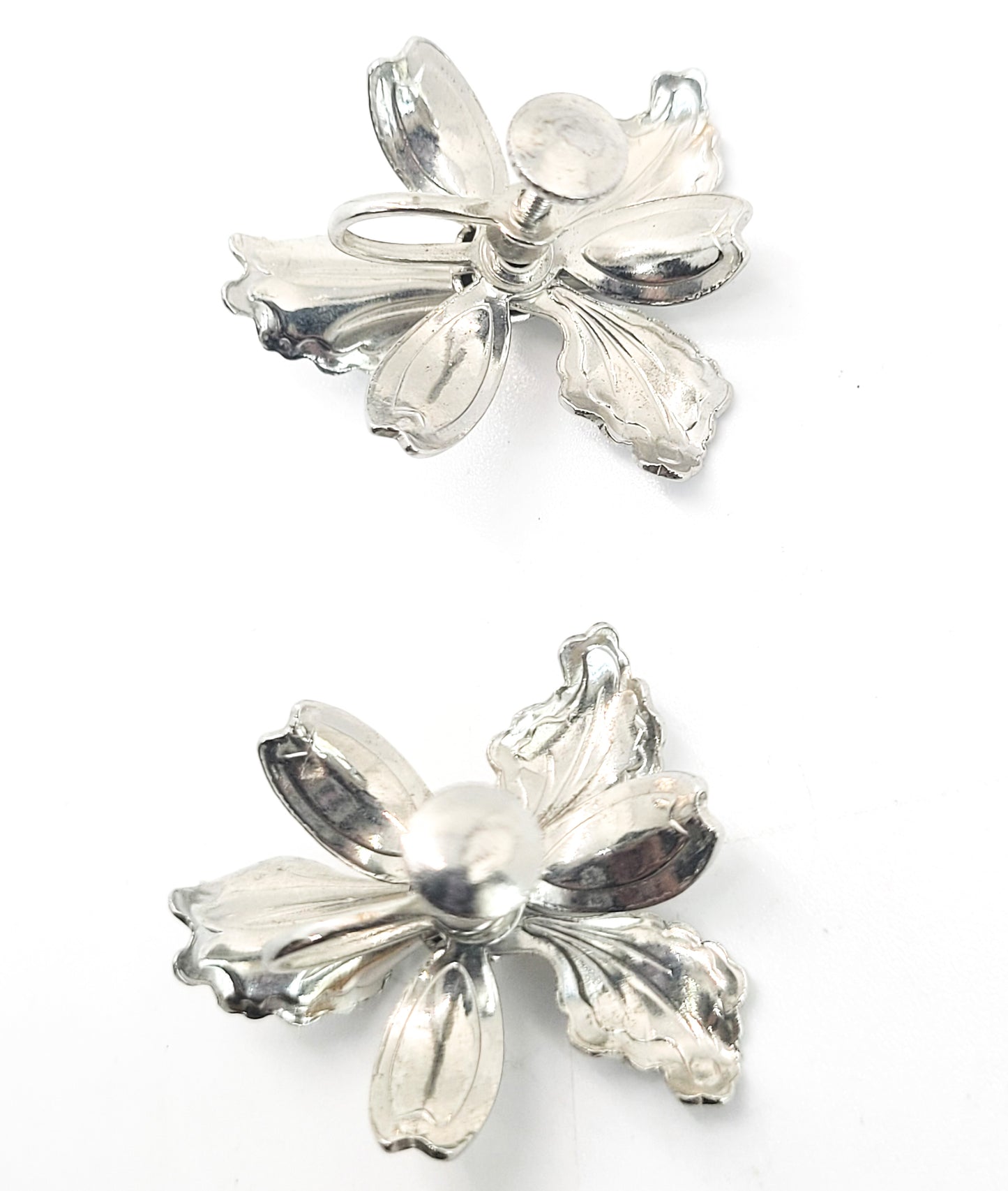 Iris silver toned detailed 3D vintage screw back flower earrings