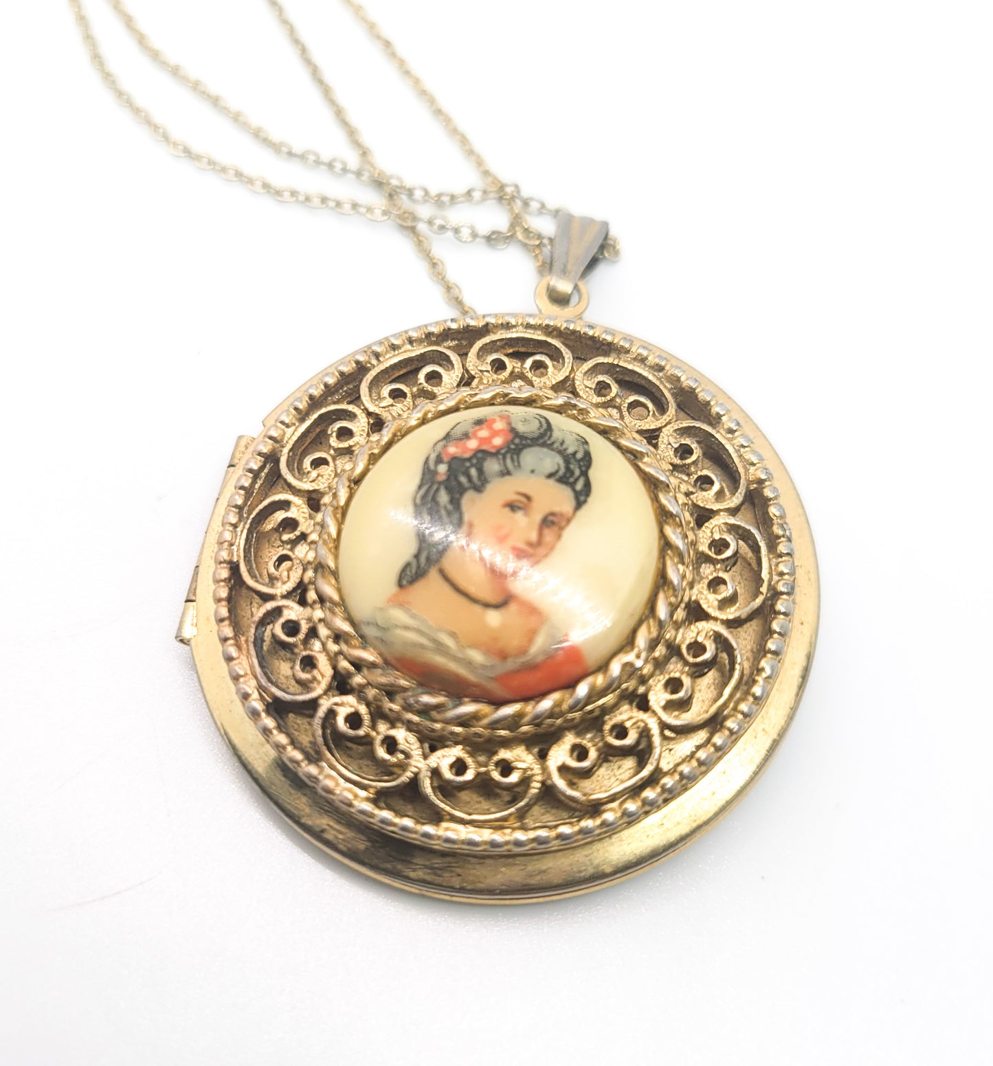 Flamenco cameo vintage transferware gold toned locket necklace