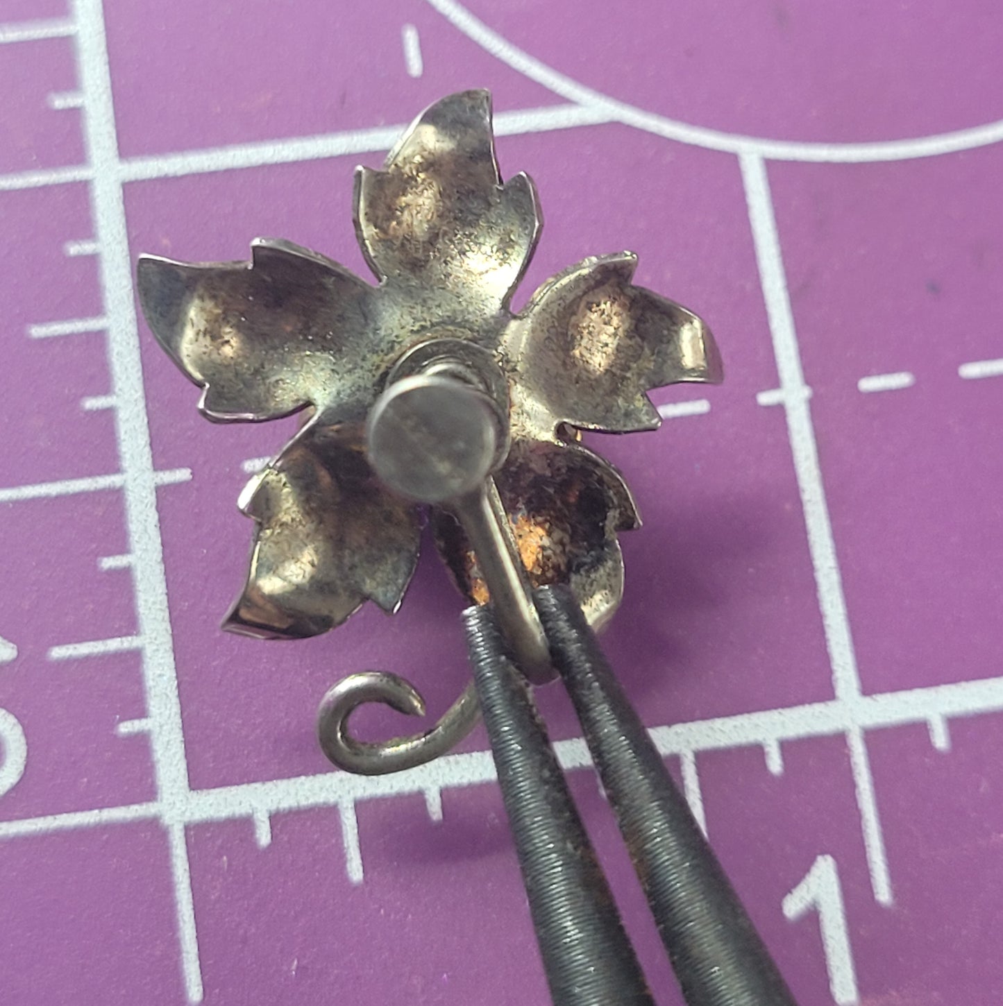 Green rhinestone antique sterling silver screw back flower earrings
