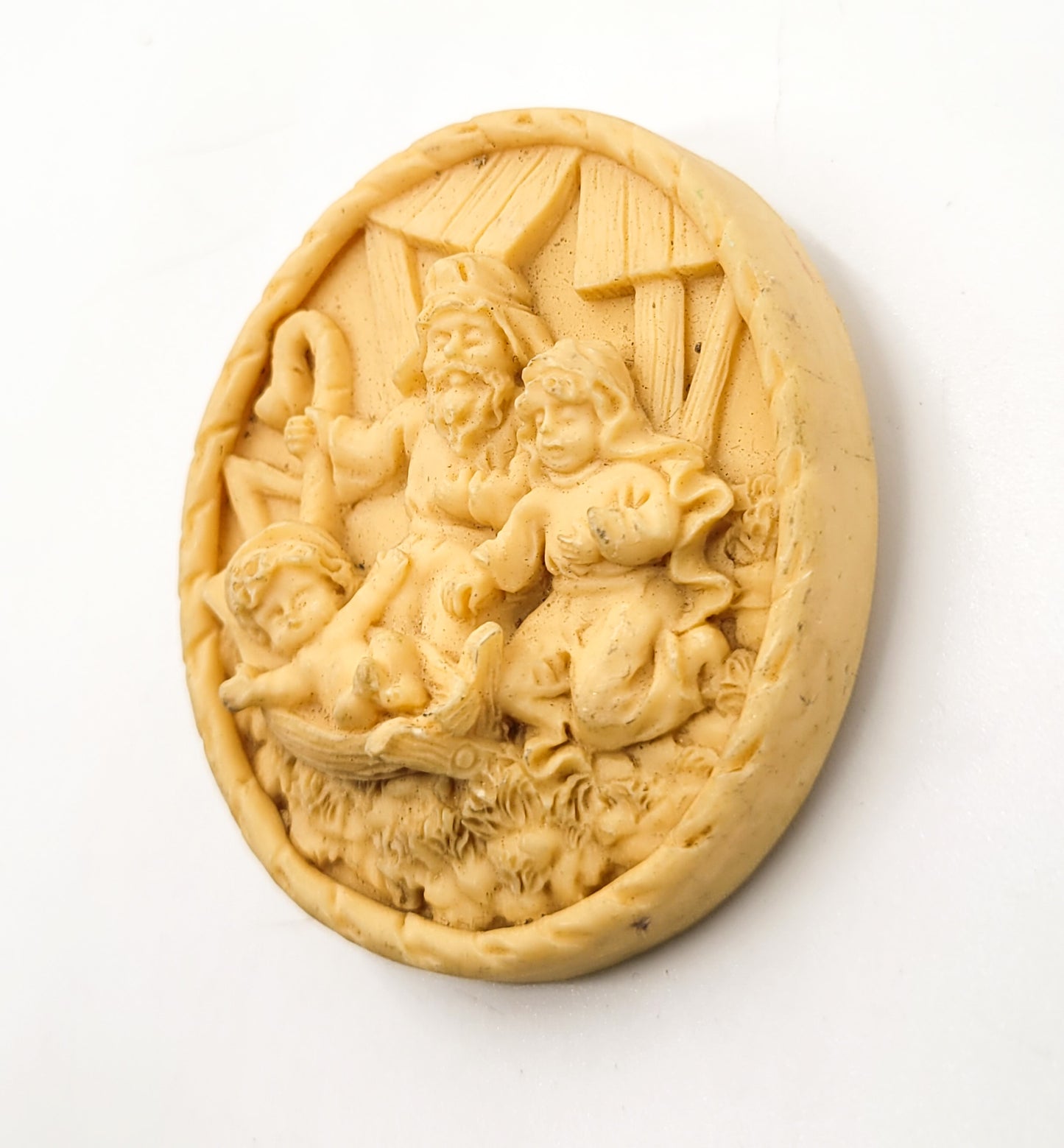 Jesus in the Manger Christmas Nativity vintage carved resin brooch