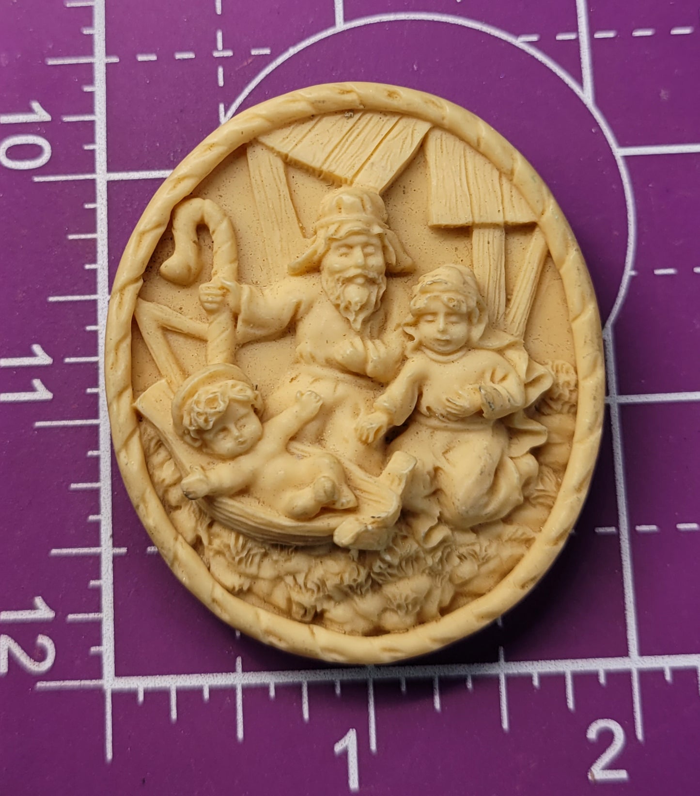 Jesus in the Manger Christmas Nativity vintage carved resin brooch