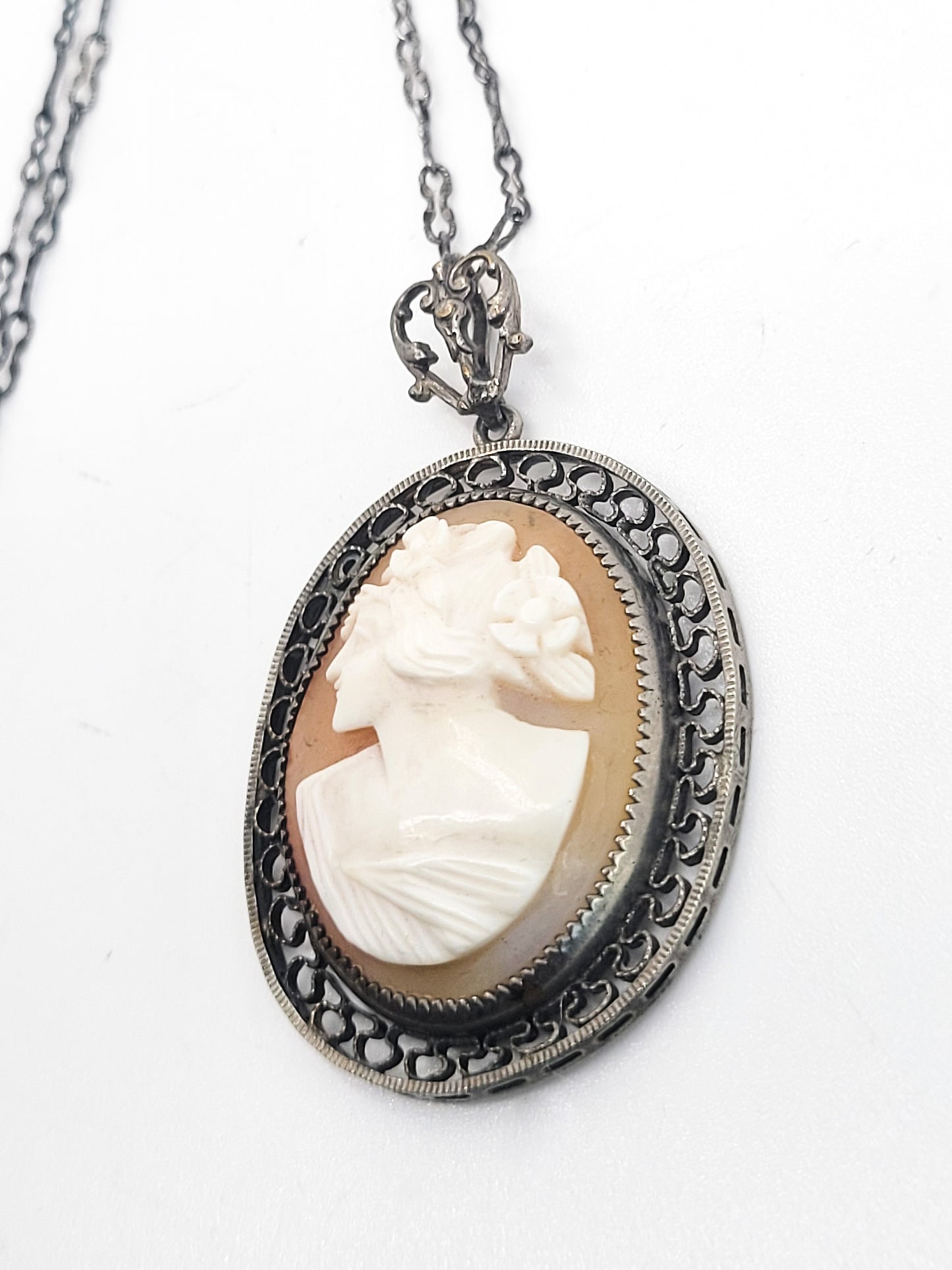Art Nouveau hand crafted paperclip sterling silver antique left facing cameo necklace
