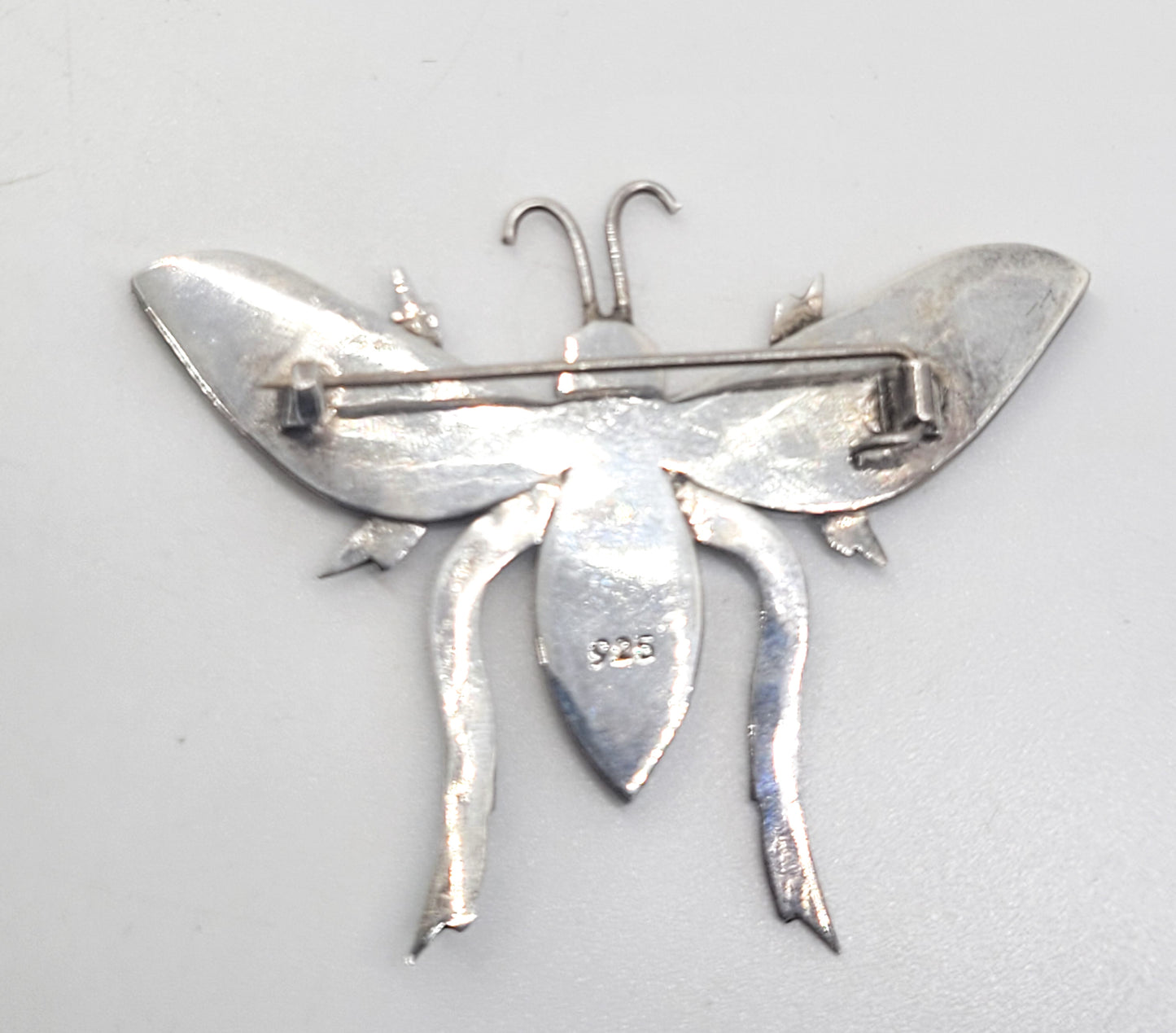Bee Abalone Paua shell and black onyx inlay vintage sterling silver brooch