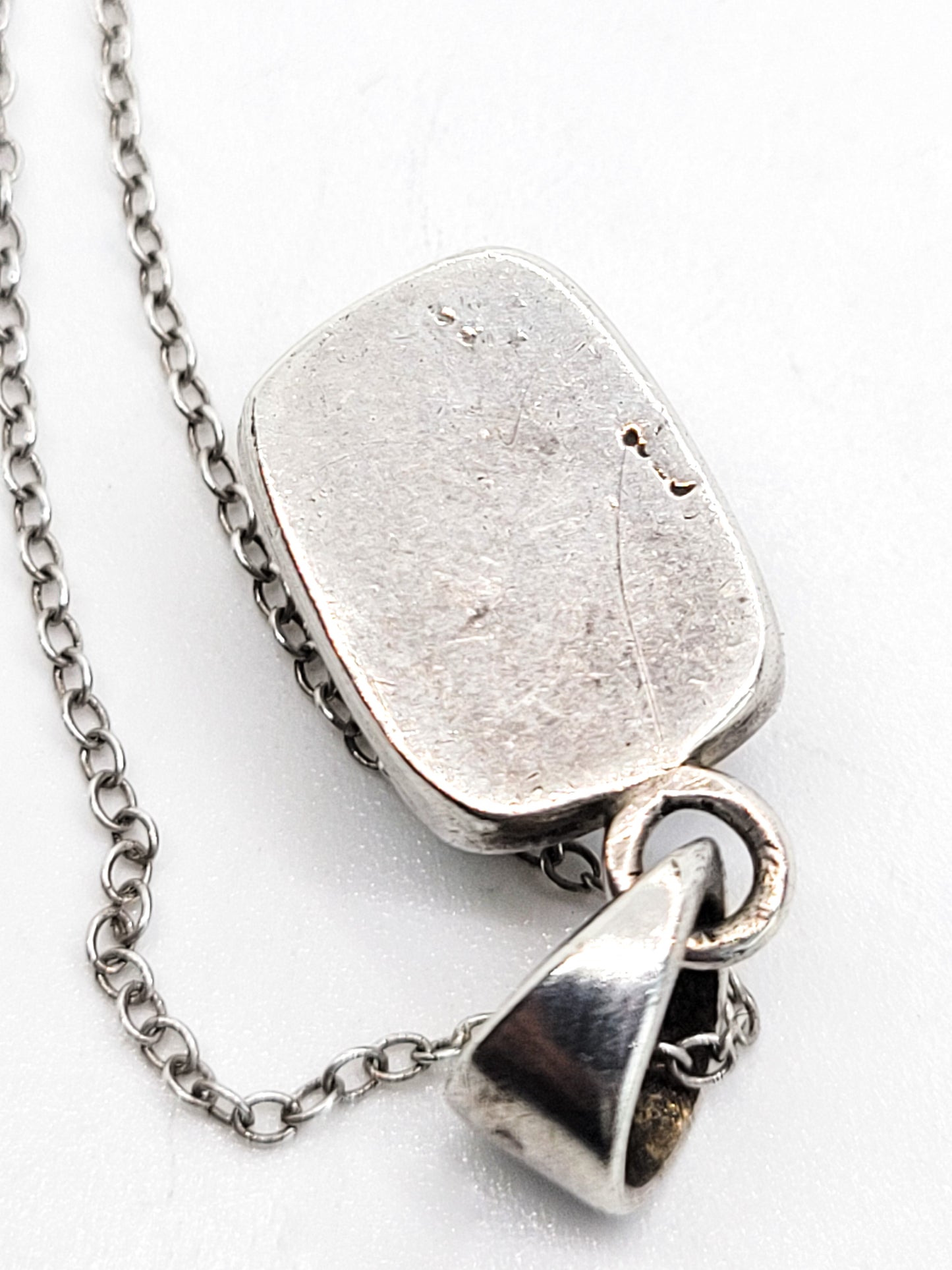 Flashy moonstone twisted delicate sterling silver pendant necklace