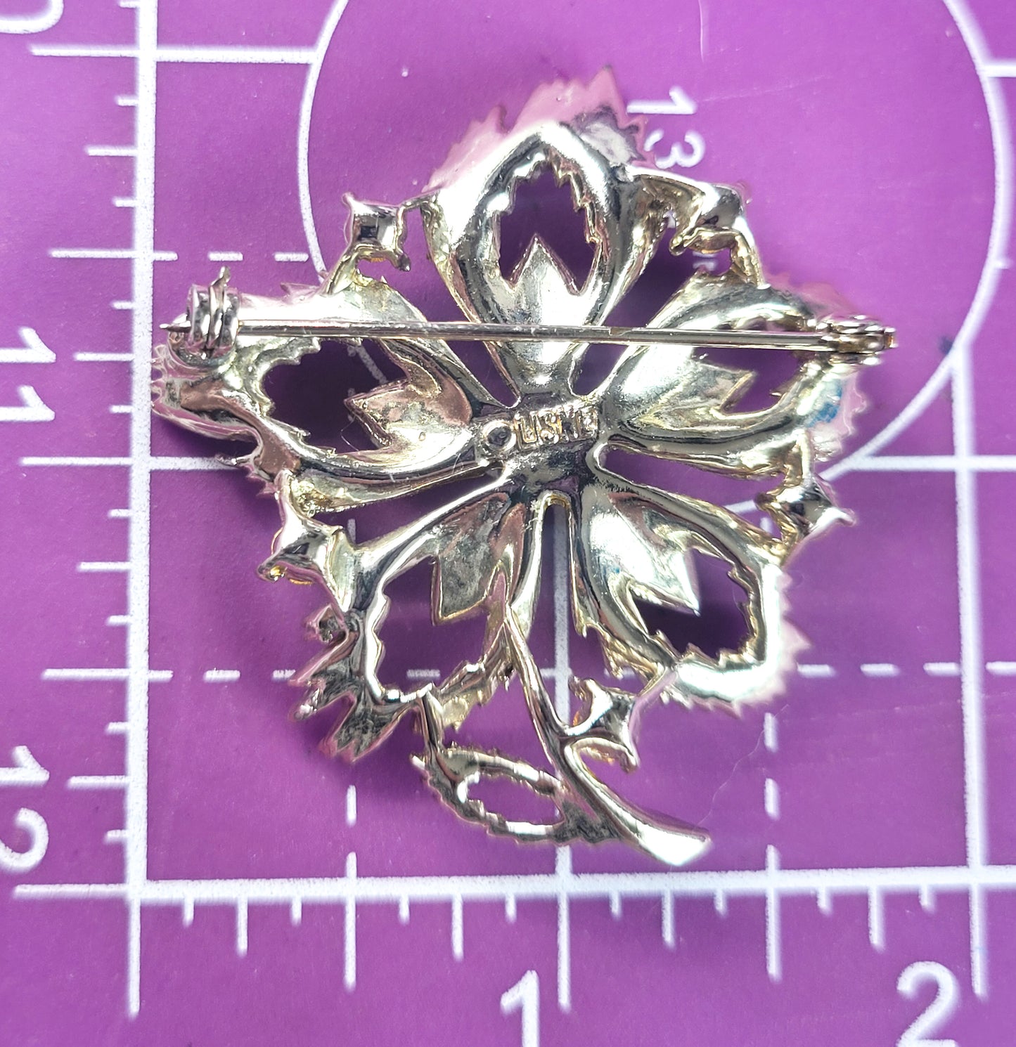 Lisner Maple leaf gold toned clear rhinestone vintage mid century brooch