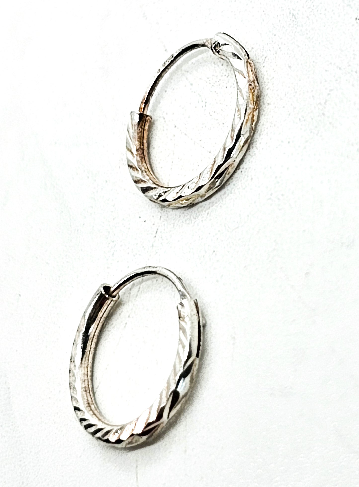 Small etched 1/2 inch retro vintage sterling silver hoop earrings
