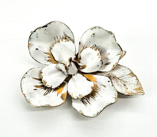 Large metal gold toned White washed vintage retro flower brooch with leaves