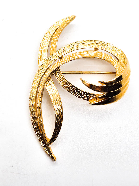 Crown Trifari vintage etched scroll swirl gold toned vintage signed brooch