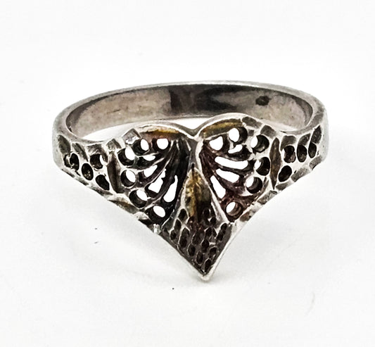 Retro heart shaped open work etched vintage sterling silver ring size 7 and 1/4