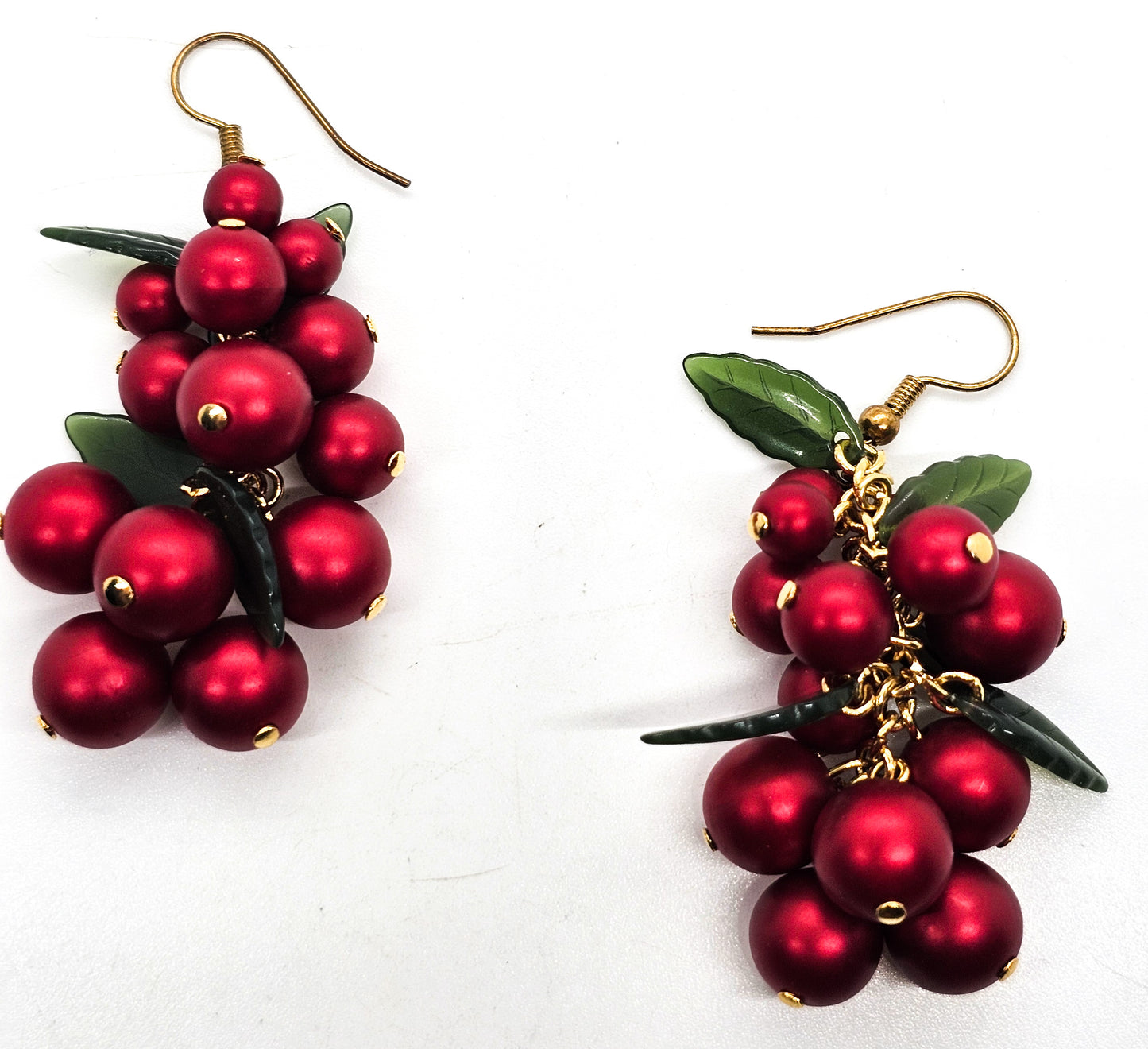 Red Holly Berry red beaded green Lucite leaves drop festive holiday vintage earrings