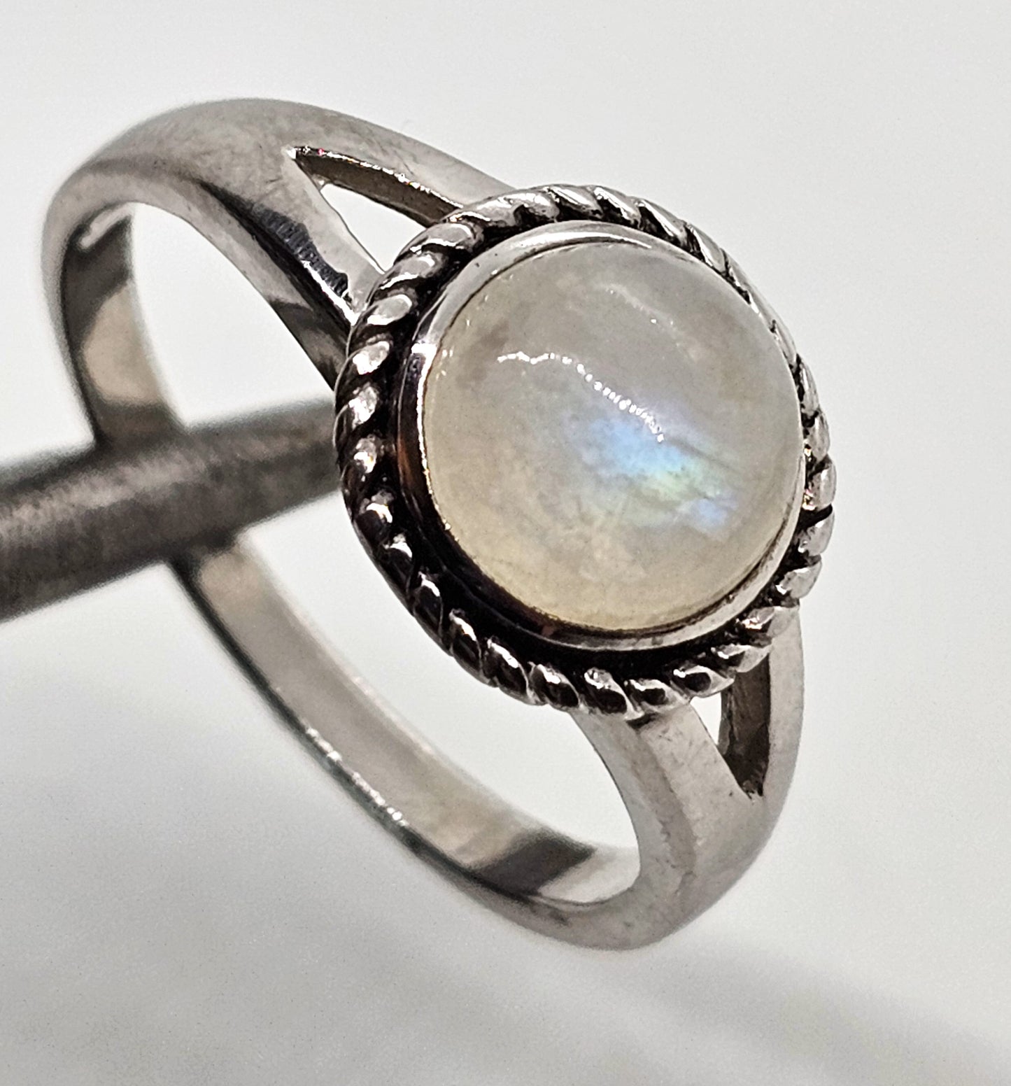 Rainbow blue round moonstone sterling silver split shank twisted rope vintage ring size 11.75