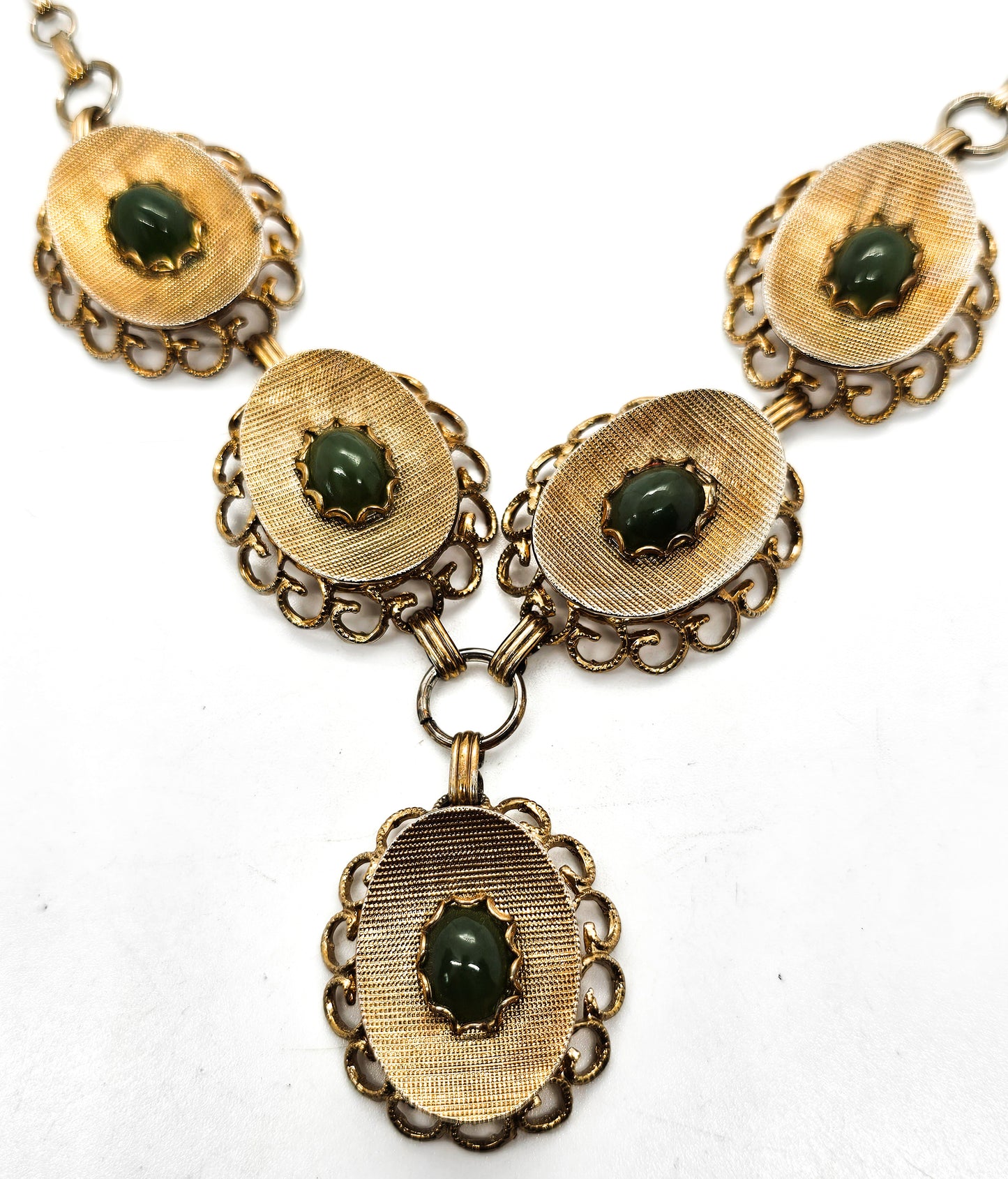 Nephrite Jade gold toned vintage mid century scalloped Y necklace