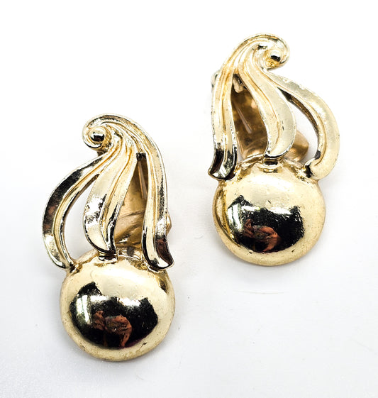 Volupte gold toned modernist gold toned vintage signed clip on earrings