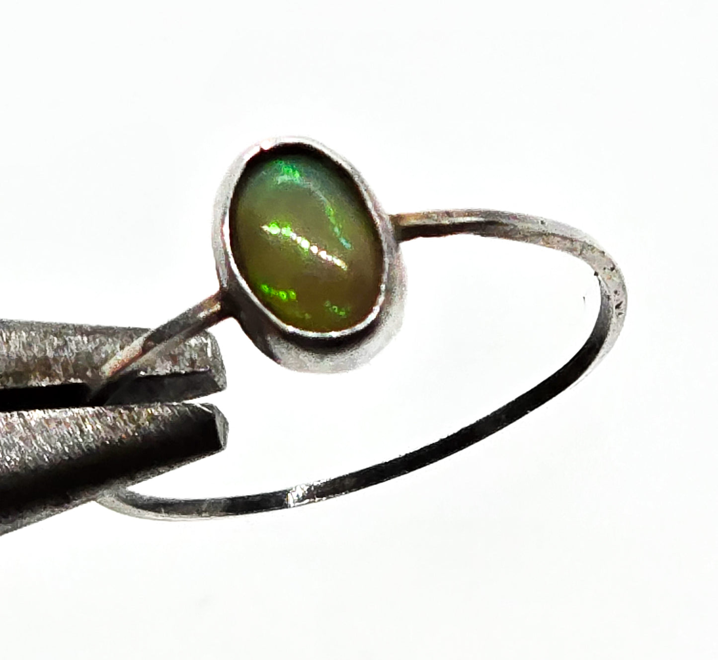 Ethiopian Opal brutalist minimalist vintage hammered sterling silver ring size 7
