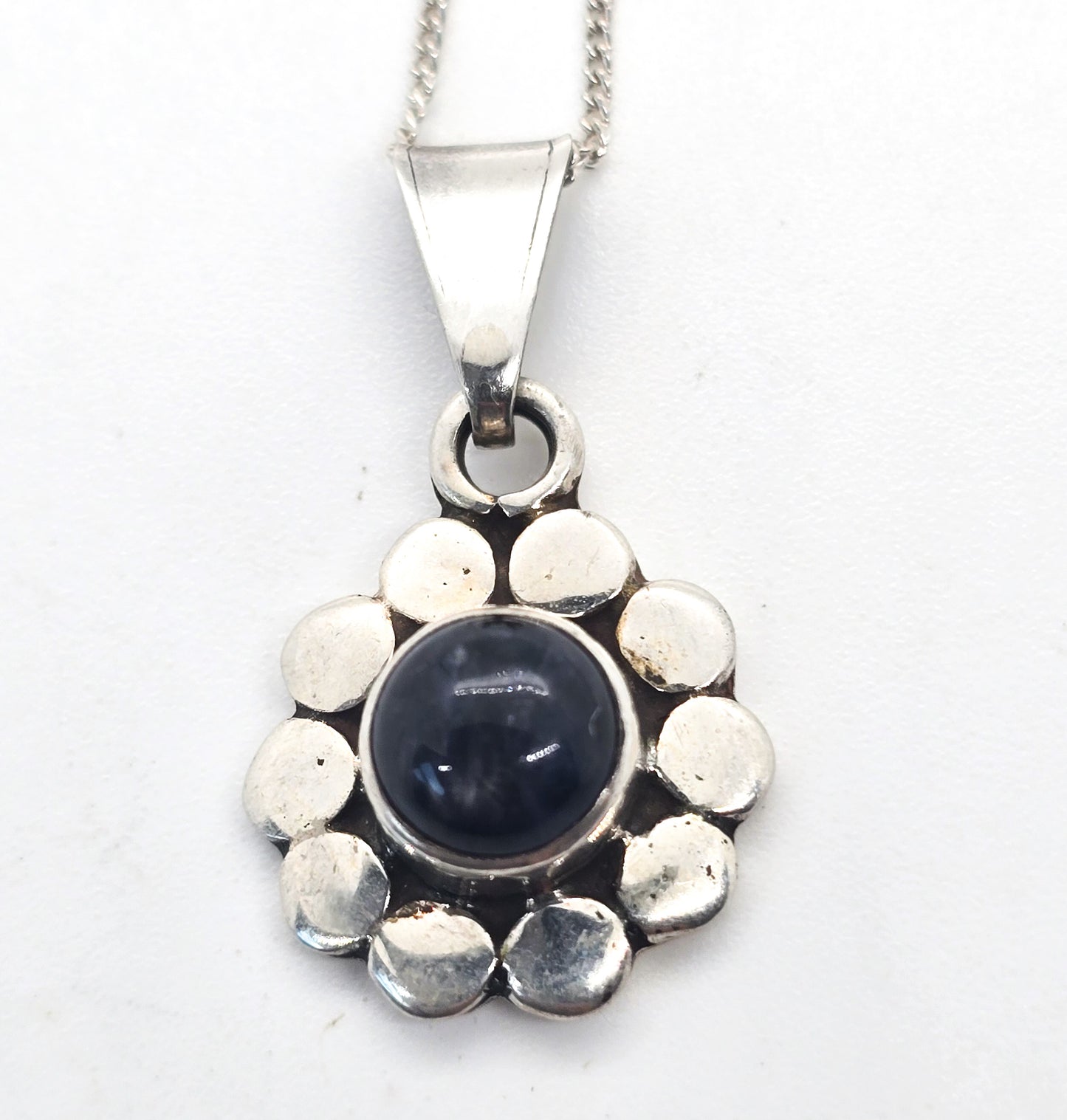 Iolite blue gemstone vintage flower petite sterling silver pendant necklace GSS62 EX