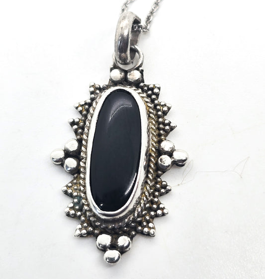 Black onyx vintage sterling silver bali decorated pendant necklace