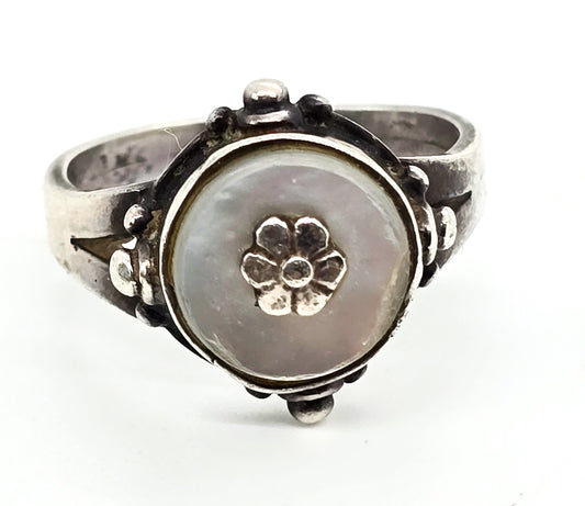 Mother of Pearl Flower Tribal Bali Balinese sterling silver medallion ring size 7.5