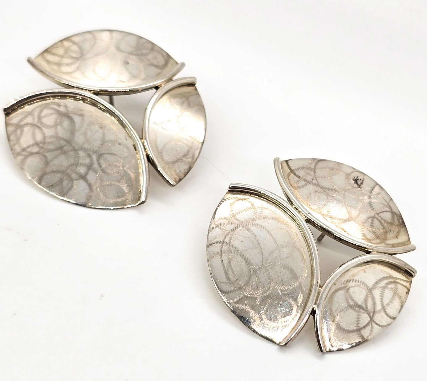 Lunt Modernist Etched geometric shield vintage sterling silver stud button earrings
