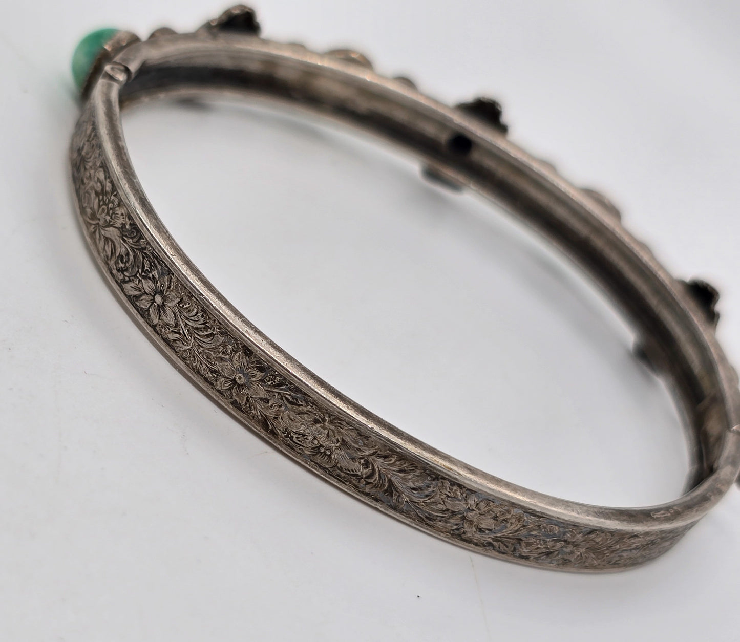 Peking glass green Czech glass vintage 1940's etched shell bangle bracelet