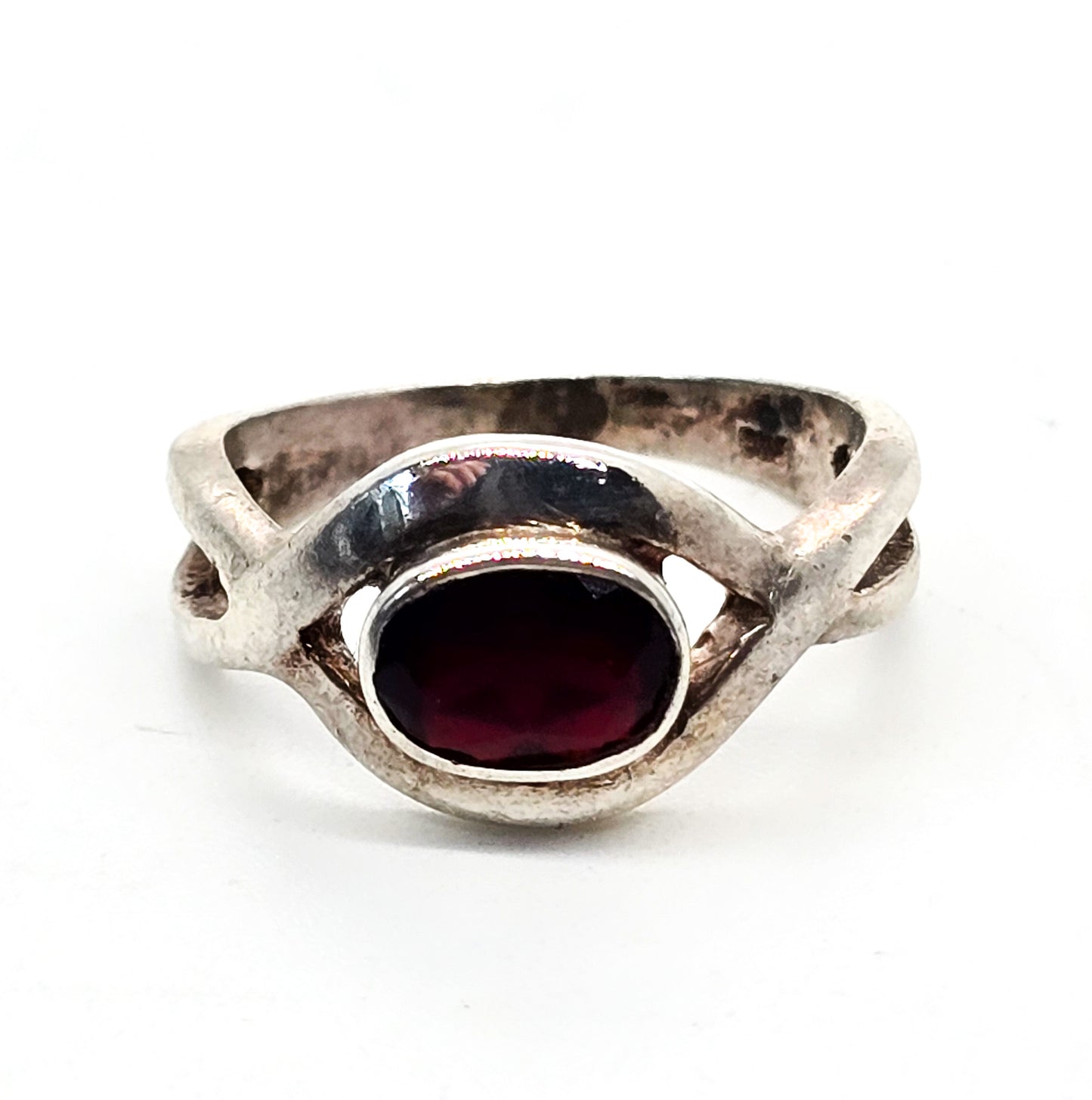 Red Garnet open work twisted split shank sterling silver rings size 6