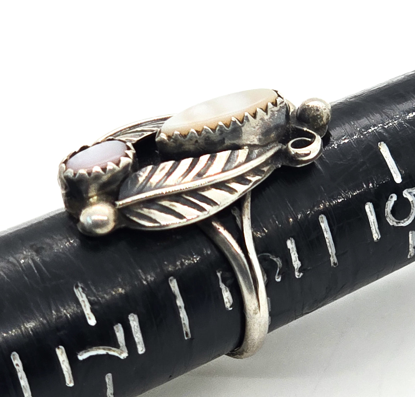 Mother of Pearl Navajo Native American feather vintage sterling silver ring size 6