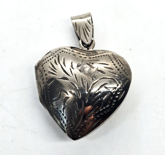 Etched Heart vintage locket sterling silver retro 1980's SD signed pendant