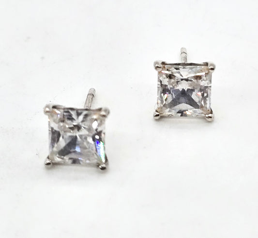 Princess cut 1.25ct CZ cubic zirconia CZ sterling silver 925 stud earrings ILU