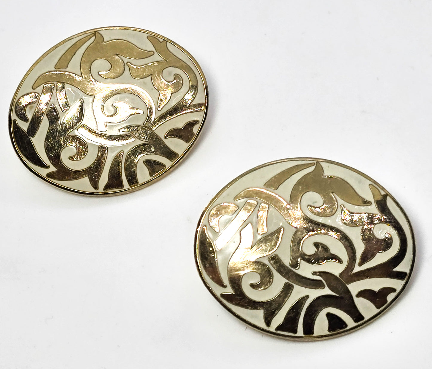 Fish and Crown Retro cream enamel Ivy swirl large gold toned vintage clip on button earrings